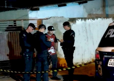 Menino passou o dia na casa, perto do corpo da mãe, vítima de feminicídio