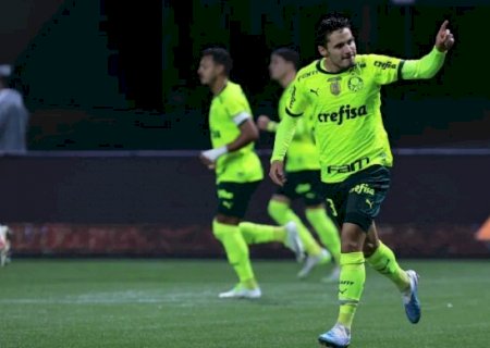 Raphael Veiga é eleito craque do Brasileirão em agosto