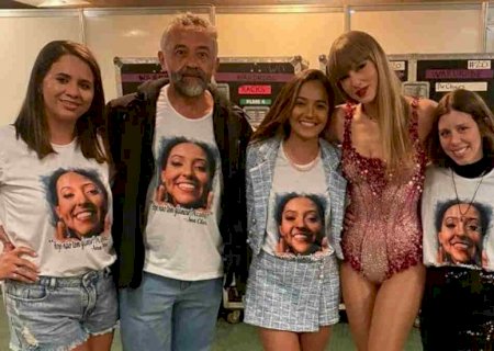 Família de Ana Clara se encontra com Taylor Swift e tira fotos com a cantora