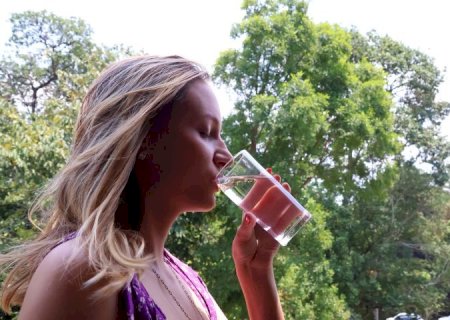 Beber água e alimentação leve ajudam a encarar o calorão em MS