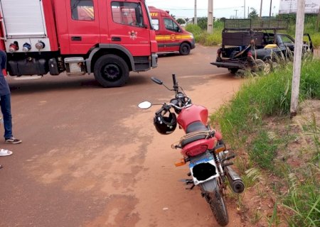 Colisão entre carro e moto deixa uma pessoa ferida em Caarapó