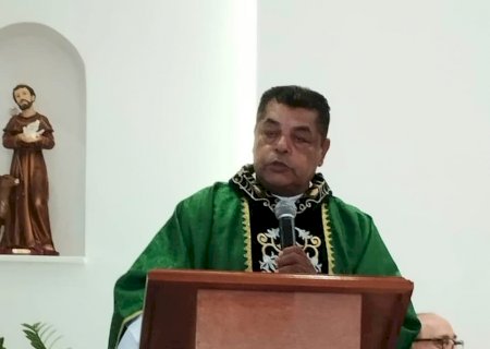 Ex-morador de Caarapó, padre Magal, visita amigos e celebra missa na Paróquia São Francisco