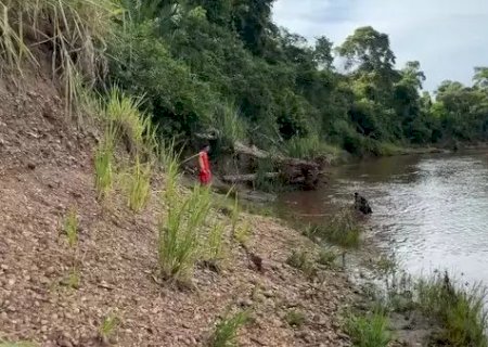 Menino mata aula com primo e desaparece ao nadar no Rio Miranda