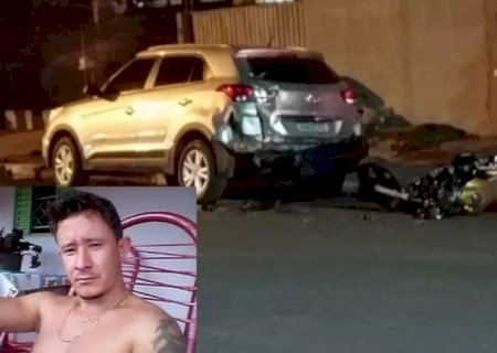 Motociclista morre após bater em carro estacionado durante ultrapassagem em Itaquiraí