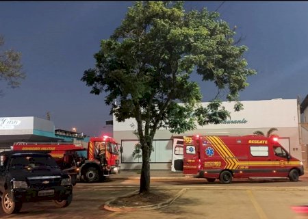 Corpo de Bombeiros combate  incêndio em cozinha de restaurante em Caarapó