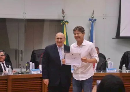 Diplomado, Paulo Duarte diz que honrará mandato, após “história inusitada”