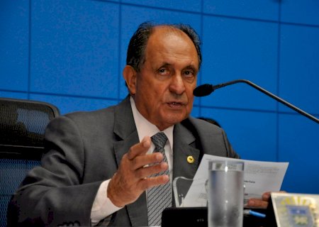 Zé Teixeira solicita fornecimento de energia elétrica em Amambai