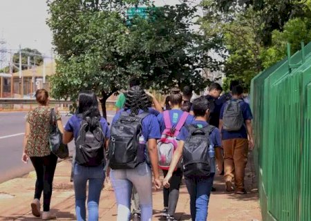Em MS, 24 mil alunos conseguiram os R$ 200 do Pé-de-Meia para concluir estudos