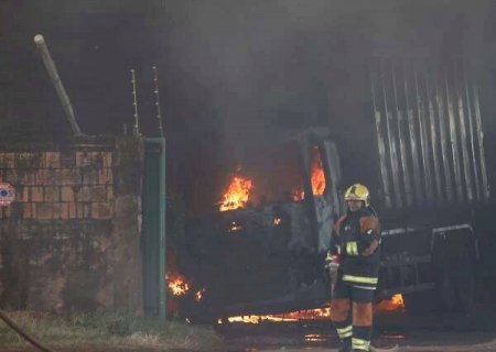 Dono de depósito em chamas perdeu 5 veículos e estima prejuízo de R$ 7 milhões em Campo Grande