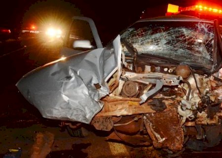 Colisão entre veículos deixa feridos e interdita rodovia em Fátima do Sul