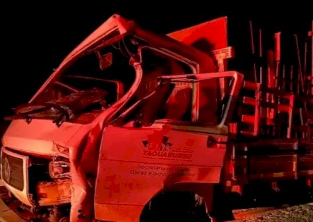 Ex-vereador fica ferido após bater caminhão em retroescavadeira parada na MS-473