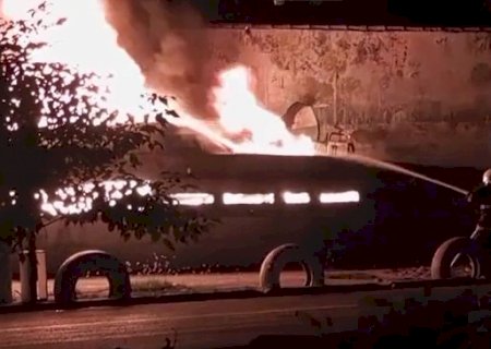 Inc&ecirc;ndio destr&oacute;i barco que j&aacute; foi usado como lanchonete em Porto Murtinho