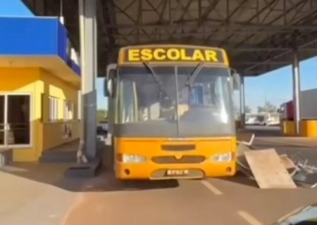 Falso ônibus escolar com letreiro em espanhol é apreendido com maconha em MS