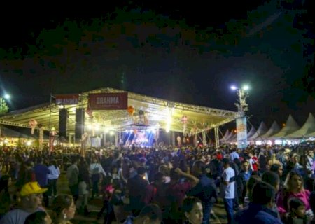 Festa Junina de Dourados terá Maria Cecília & Rodolfo e outros sertanejos