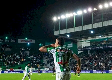 Flamengo sofre derrota diante do Juventude, mas mantém liderança do Brasileirão