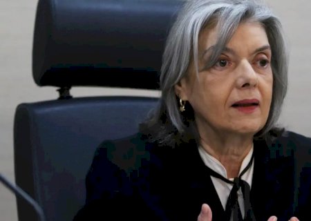 Cármen Lucia toma posse na presidência do TSE