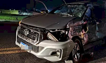 Motorista morre em acidente entre caminhonete e carreta na BR-163