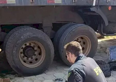 Motorista é preso com maconha, fuzil e munições em carga de abóboras em Santa Rita do Pardo