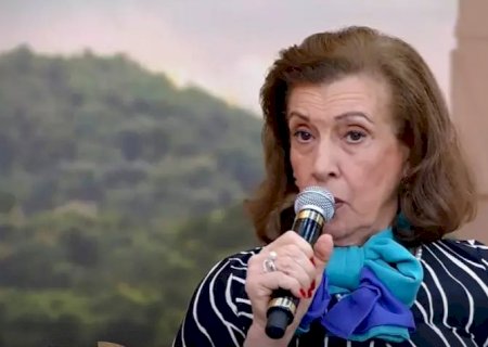 Aos 79 anos, Supernanny faz raríssima aparição no ‘Chega Mais’: “Trabalhando”