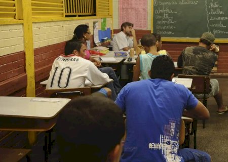 MEC cria programa de apoio a escolas públicas com aulas noturnas