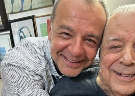 Amigos e admiradores se despedem do jornalista Sérgio Cabral
