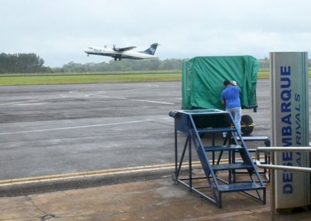 Em Brasília, Alan assina contrato e aeroporto será administrado pela Infraero