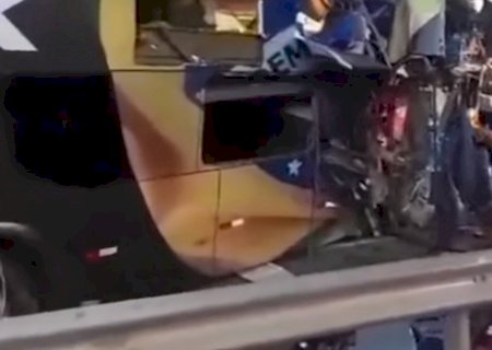 Acidente de ônibus no interior de SP deixa 10 mortos e vários feridos