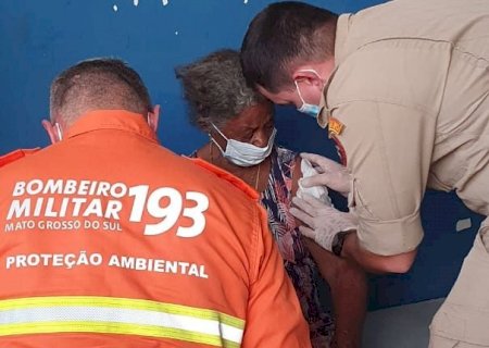 Mulher ribeirinha no Pantanal é resgatada em ação conjunta da Defesa Civil, Corpo de Bombeiros e PRF