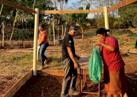 Indígenas da Aldeia Bororó constroem estufa para produção de mudas de vegetais agroecológicos