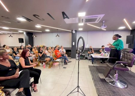 Especialista em maquiagem para peles negras ensina técnicas para não errar na produção