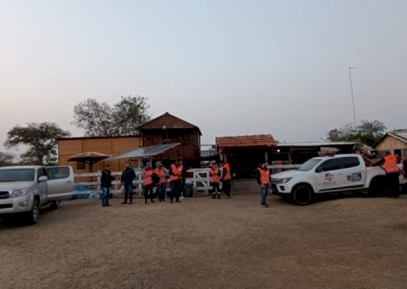 Voluntários chegam ao interior do Pantanal para levar ajuda e dar assistência aos ribeirinhos