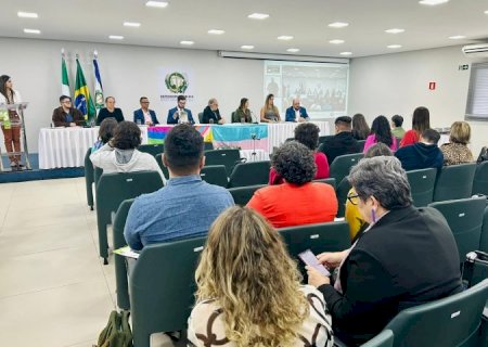 Comitê da população LGBT+ lança consulta pública para dialogar sobre saúde trans
