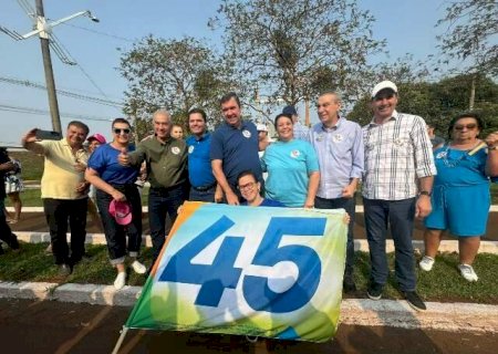 Riedel e Azambuja participam de carreata com 2 mil ve&iacute;culos em Maracaju