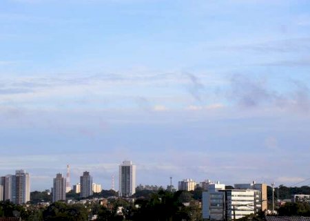 Avanço de frente fria mantém dia chuvoso em MS com máxima de 32°C