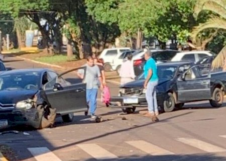 Acidente envolveu dois veículos na área central de Caarapó