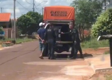 Homem com mandado de prisão em aberto é preso após agredir mulher no Ecopark