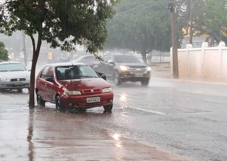 Frente fria chega e pode causar chuvas fortes durante a semana em MS