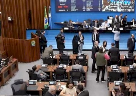 Guerra de moções gera bate-boca e sessão é suspensa na Assembleia Legislativa