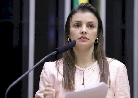 Deputada federal acusa marido de agressões físicas e psicológicas