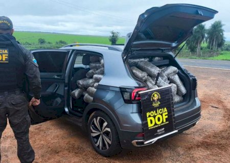 Menor é apreendido transportando mais de R$ 2 milhões em drogas com carro roubado