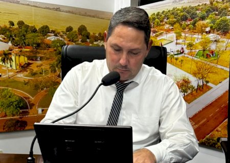 Vereador Sandro Pacheco solicita melhorias na iluminação de espaços esportivos