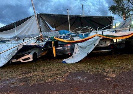 Temporal causa estragos na Expoagro e cancela rodeio na noite desta sexta-feira>