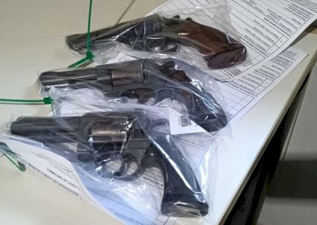 Três são presos com armas escondidas em carro na BR-163 em Dourados
