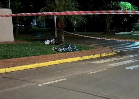 Motociclista morre ao perder controle da moto e cair na área central de Caarapó