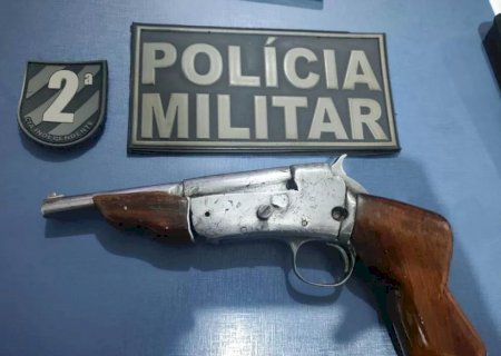 Polícia Militar de Caarapó prende homem com arma de fogo em conveniência>