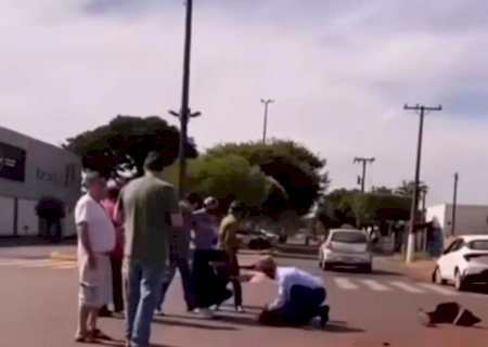 Adolescente fica ferida após sofrer queda de bicicleta elétrica no centro de Caarapó>