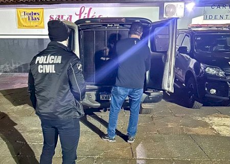 Video mostra briga que terminou com morador de rua morto a facadas na Praça Central de Caarapó