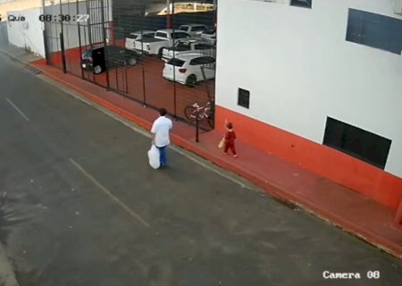 Homem é preso por agredir enteada de 2 anos no meio da rua>