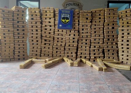 Mais de uma tonelada de maconha é apreendida em picape roubada na MS-276