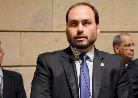 Vereador desde 2001, Carlos Bolsonaro cogita disputar outro cargo>